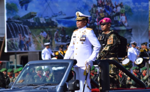 Letkol Mar Taufiq Hidayat Pimpin Upacara HUT ke-80 TNI di Aimas