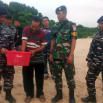 Danlanal Bandung Lepas Tukik ke Laut Ujung Genteng