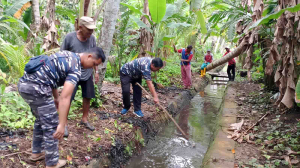 Pos TNI AL Midai Gelar Aksi Sosial, Wujud Kepedulian dengan Warga Pulau Midai