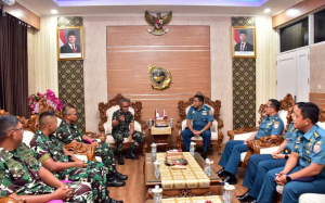 Komandan Pasmar 3 Sambut Kunjungan Kas Koarmada III di Sorong