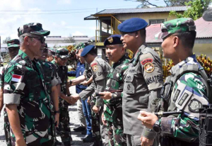 Dandim 1710/Mimika Dampingi Pangdam XVII/Cenderawasih Tinjau Pos Satgas Pam Obvitnas di Wilayah Mimika