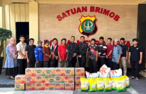Brimob Polda Metro Jaya Berbagi Sembako, Wujud Kepedulian untuk PHL Staf Mako
