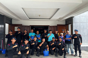 Brimob Batalyon C Pelopor Gelar Sabtu Bersih dan Bakti Sosial di Gereja GPIB Karunia Ciputat
