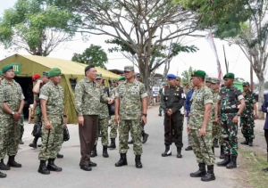 Wapang TNI Dampingi Menhan RI Kunjungi Yonif TP 821/Satria Bupolo di Pulau Buru