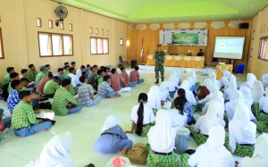 Satgas TMMD ke-126 Kodim 1505/Tidore Berikan Penyuluhan Bahaya Narkoba kepada Pelajar
