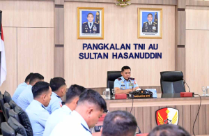 Danlanud Sultan Hasanuddin Pimpin Rapat Staf, Tegaskan Profesionalisme dan Integritas Prajurit