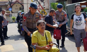 Brimob Polda Metro Jaya Gelar Layanan Kesehatan Gratis di Kelurahan Senen