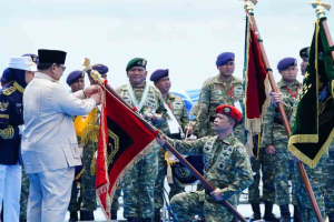 Panglima TNI Dampingi Presiden Prabowo pada Presidential Inspection HUT ke-80 TNI