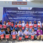 Ekspedisi Rupiah Berdaulat di Leksula, TNI AL dan BI Disambut Ratusan Warga Pesisir