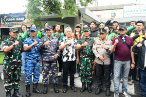 Sambut HUT ke-80 TNI, TNI-Polri Gelar Bakti Sosial di Bandung
