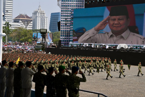 Rakyat Tumpah Ruah Iringi Presiden Prabowo Menuju Upacara HUT ke-80 TNI