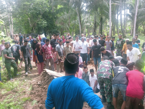 Satgas TMMD Kodim 1505/Tidore Tetap Peduli Warga Berduka