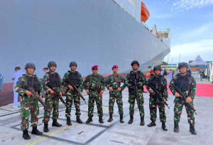 Prajurit Hiu Perkasa Yonmarhanlan III TNI AL Amankan Kapal AL Singapura MV Mentor di Tanjung Priok