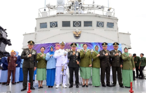Lanal Dumai Gelar Upacara Tabur Bunga di Atas KRI Sultan Thaha Syaifuddin-376