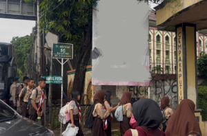 Bus Sekolah Gratis Brimob Polda Metro Jaya