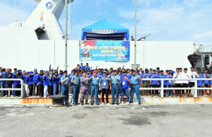 Kodaeral I Sambut Pangkoarmada RI, Meriahkan HUT Armada ke-80 dengan Lomba Dayung Sampan Tradisional