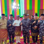 Danlanal Bintan Dampingi Ketua MPR RI Terima Gelar Kebesaran Melayu