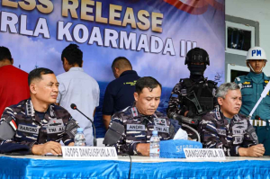 Guspurla Koarmada III Bongkar Kapal Ikan Bermuatan Solar Ilegal di Perairan Utara Pulau Buru