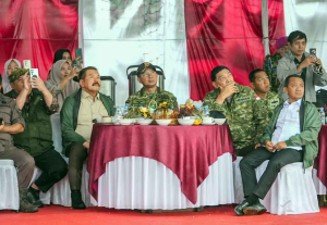 Ratusan Peterjun Kostrad Hiasi Langit Pulau Timah, Unjuk Kesiapsiagaan Tempur TNI