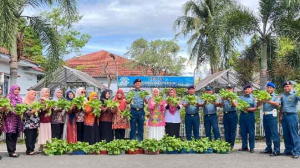 Lanal Bengkulu Gelar Panen Raya Hidroponik di Kebun Segoro Raflesia Tobo Kito