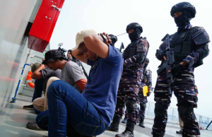 KRI Bung Hatta dan KRI Panah Cegat Kapal Asing dalam Latihan Operasi Laut Terintegrasi