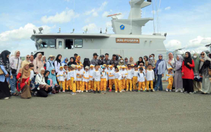 Kodaeral IX Ajak Siswa RA Almeera Islamic School Belajar di KRI Posepa-870