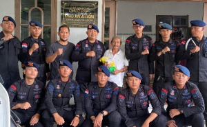 Brimob PMJ Bersih-bersih Masjid, Wujudkan Jumat Peduli