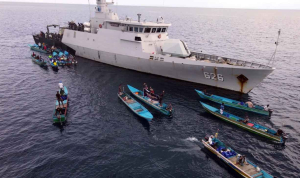Mocad-40 Salurkan Bantuan Sembako untuk Warga Pesisir Maluku Tengah