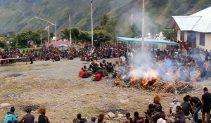 Kodim 1714/Puncak Jaya Dukung Acara Bakar Batu Masyarakat
