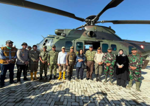 Panglima TNI Dampingi Menhan Tinjau Pengungsi Banjir di Pidie Jaya