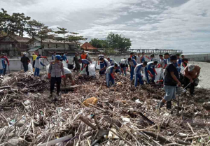 Lanal Bandung, DKP Jabar Gelar Bersih Pantai di Jayanti