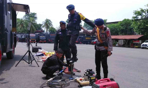 Batalyon B Pelopor Satbrimob Polda Metro Jaya Periksa Ketat Peralatan SAR Dukung Program JAGA JAKARTA