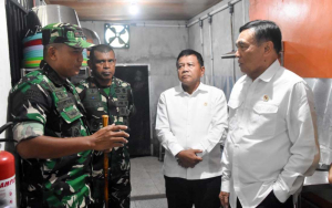 Dandim 1710/Mimika Sambut Menkopolkam RI Saat Kunjungan Kerja di Timika