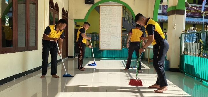 Batalyon B Pelopor Satbrimob PMJ Gelar Jumat Peduli 2 1764937253744