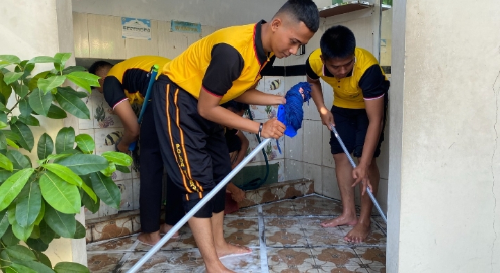 Batalyon B Pelopor Satbrimob PMJ Gelar Jumat Peduli 1 1764937299153