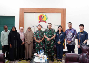 TNI Serahkan Santunan untuk Keluarga Prajurit Gugur dalam Misi Evakuasi Banjir Bandang