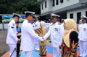Lanal Bandung Gelar Wisuda Purna Bakti, Pamitkan Prajurit dengan Kehormatan dan Kebanggaan
