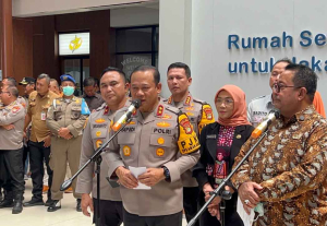 Kapolda Metro Jaya Tinjau Langsung Kondisi Korban Kecelakaan Mobil Pengangkut MBG di RSUD Koja