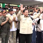 Panglima TNI Dampingi Presiden Prabowo Tinjau Pengungsian Korban Banjir di Langkat