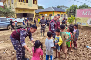 Satgas Kodaeral I Turunkan Tim Psikologi TNI AL, Obati Trauma Anak Korban Banjir Aceh Tamiang