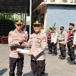 Apel Pagi Polsek Kelapa Gading: Diwarnai Pemberian Penghargaan untuk Personel Berprestasi