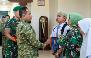 Panglima TNI Kuatkan Keluarga Prajurit yang Gugur Saat Bertugas Tangani Bencana di Padang
