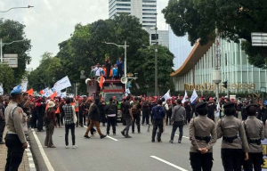 Brimob Batalyon C Pelopor Layani Penyampaian Aspirasi Masyarakat di Sekitar Monas