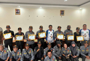 Lurah Bojong Menteng Apresiasi 12 Anggota Linmas yang Purna Tugas