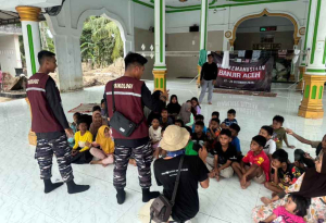 Tim Trauma Healing TNI AL Pulihkan Mental Anak-Anak Pengungsi di Bireuen