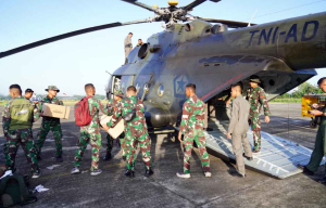 Helikopter MI-17 TNI Terobos Medan Sulit, Kirim 1,5 Ton Bantuan ke Kota Langsa