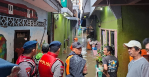 Patroli SAR Brimob Polda Metro Jaya di Kebon Pala