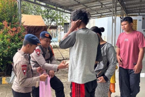 Brimob PMJ Berbagi Kasih Untuk Korban Banjir