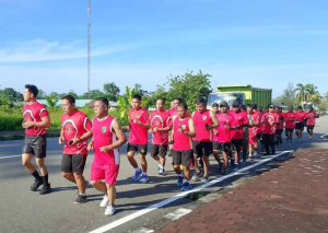 Prajurit Kodim Mimika Asah Fisik Lewat Lari 8 Kilometer
