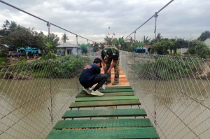 TNI Tuntaskan Renovasi Jembatan Gantung Garuda di Deli Serdang